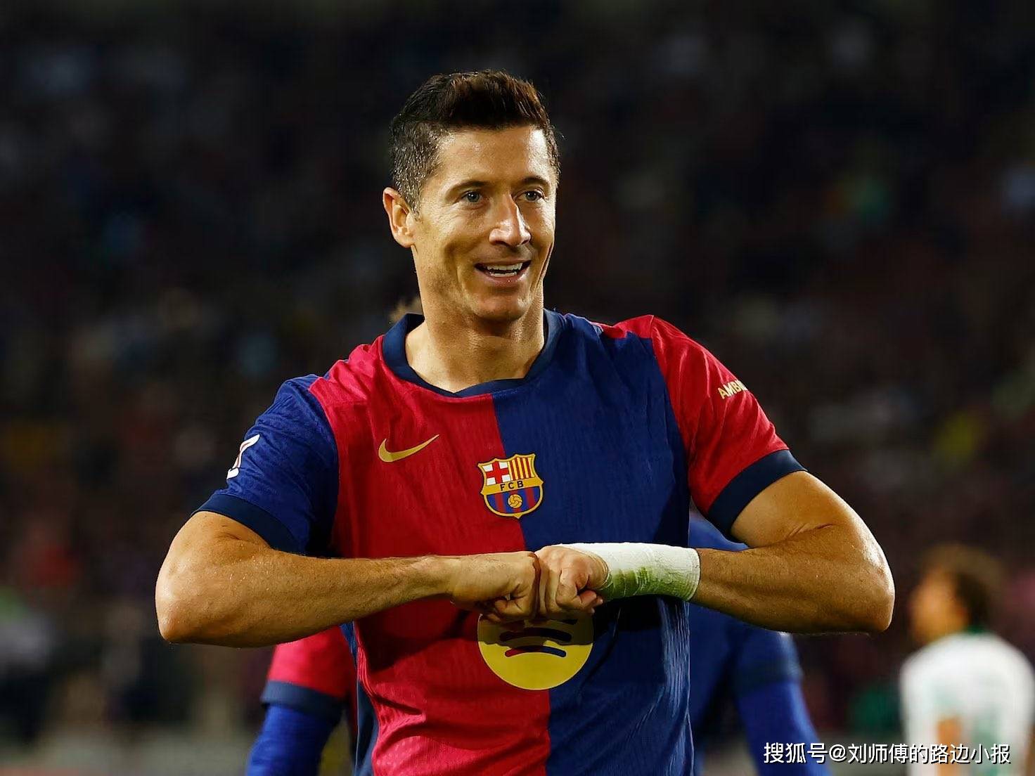 包含莱万多夫斯基迎来二十赛季高光表现，巴黎圣日耳曼球迷沸腾！的词条