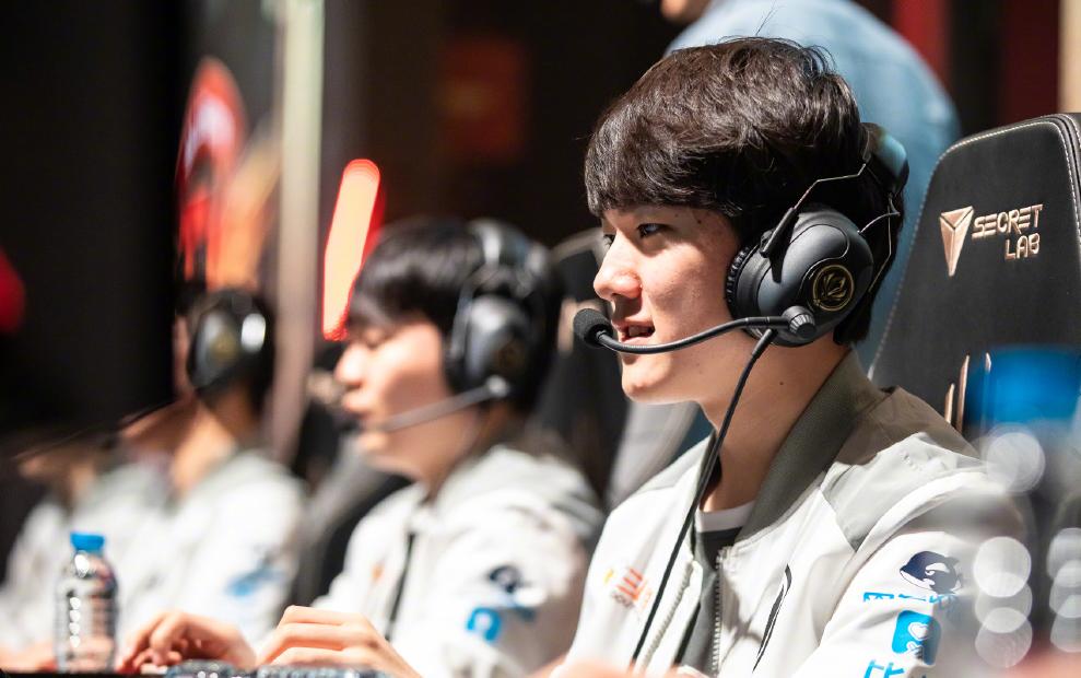 JackeyLove在日本队比赛中逆转，问鼎冠军引发热议！的简单介绍